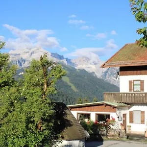 Pfeiffer Alm Am Sonnenhang Mit Blick Auf Zugspitze Gasthof